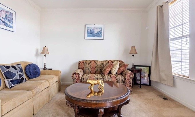 Rossville House | Van Gogh 1- Executive Room in a single family home!
