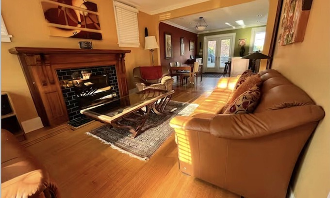 Dunbar House | Vancouver British Columbia Westside - Dunbar Haven 2 bedroom home