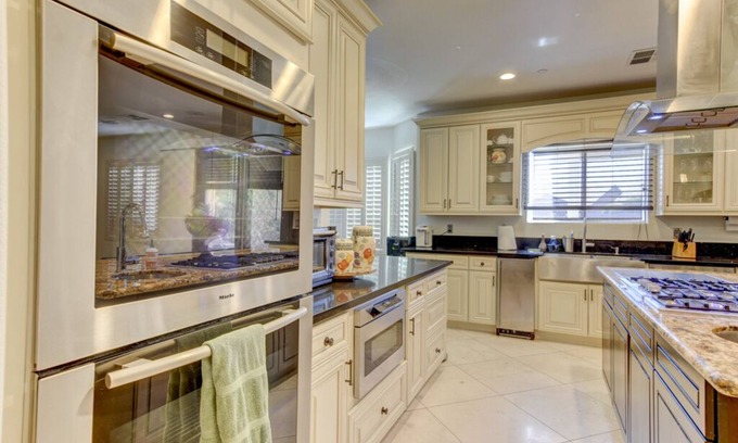 Sunrise Manor House | Vegas Retreat 4BR W/Large Pool & Yard!
