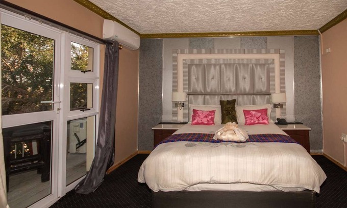 Port Elizabeth House | Vela Inn Unit 1, Algoa Park