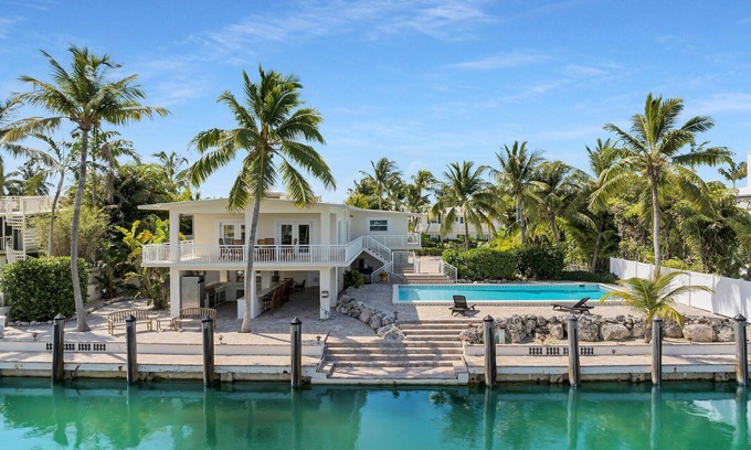 Venetian Shores House | Venetian Shores Pool Home