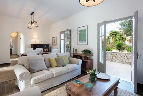 Kato Korakiana House | Verde Olive Three-Bedroom Holiday Home by Konnect