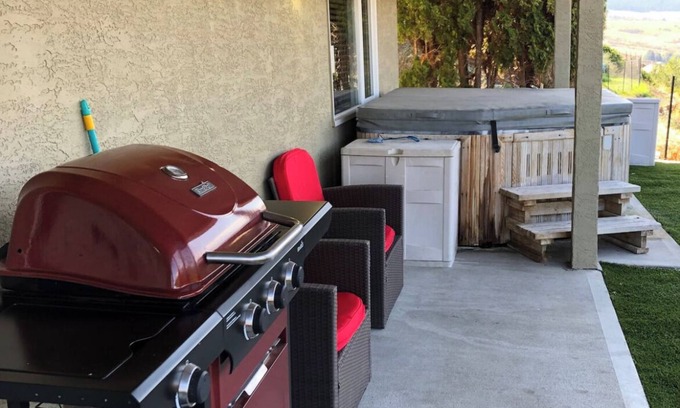Vernon Apartment | Vernon valley view suite with private Hot Tub