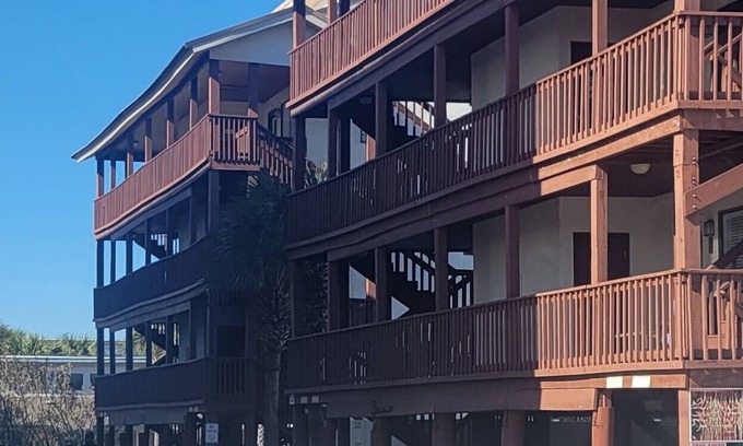 Holiday Beach Villa | VERY BEACHY STUDIO CONDO!!!!!