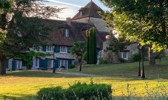 Monthurel House | Very beautiful property in champagne, swimming pool and tennis