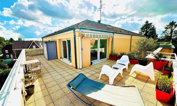 Valenciennes Apartment | Very bright 54 m² apartment with 44 m² roof terrace