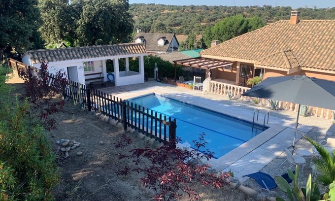 Santa Cruz del Retamar Ski Chalet | Very bright villa with many spaces outside