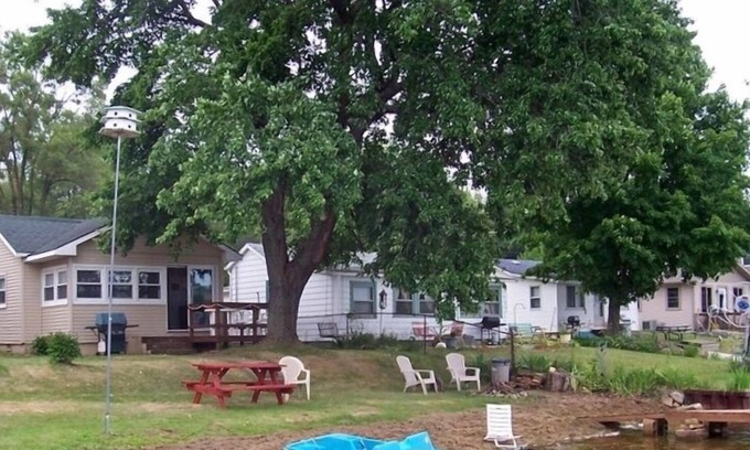 Three Rivers Cottage | Very Clean Lakefront Home with Sandy Beach and Clear water.