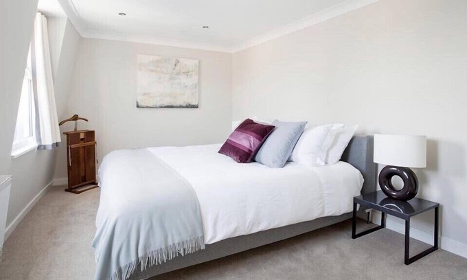 Kennington Apartment | Very large zone1 Central Apt *slps 6 - Roof Terrace + Super Wifi