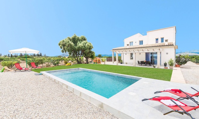 Majorca Villa | Very modern villa with private pool and huge garden in the heart of Mallorca.