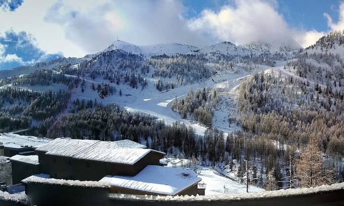 Isola Apartment | Very nice apartment. renovated 5 pers. view of the slopes, swimming pool, sauna, garage