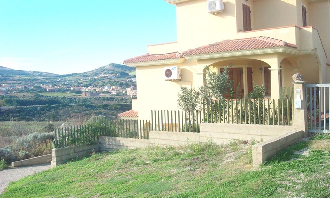 Lu Bagnu Apartment | Very nice holiday apartment with sea view and sun terrace