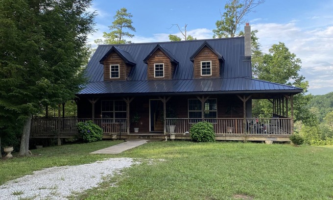 Saint Helens House | Very peaceful 3 bedroom, 2 1/2 baths cabin within minutes of RRGorge and NB.