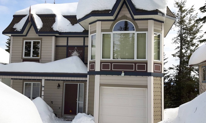 Silver Star Mountain Apartment | Very popular Large Bright Suite with Laundry, close to bike trails & village
