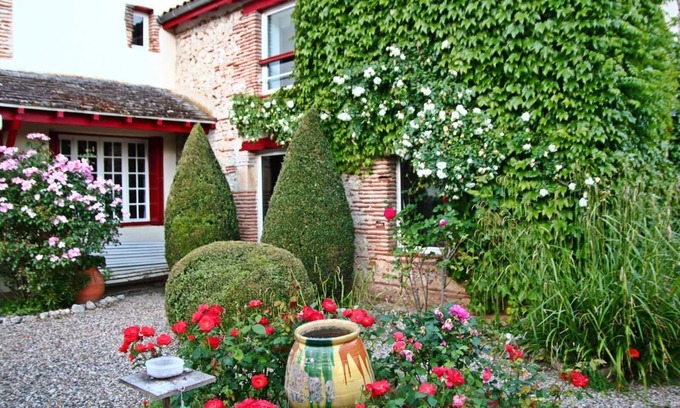 Castelmoron-sur-Lot House | Very pretty house in the village, overlooking the Lot, quiet, flowered garden terrace