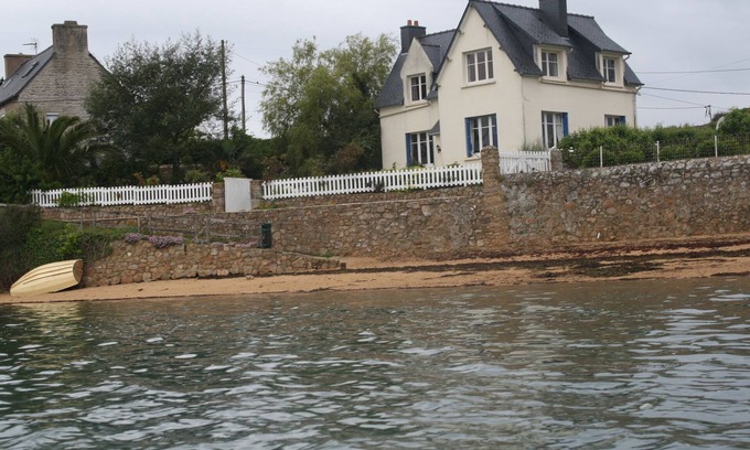 Lanmodez Villa | Very quiet seafront house with unobstructed sea view
