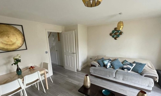 Acresford House | Very Spacious 2 Bedroom House