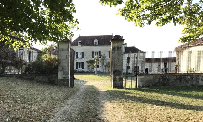 Razines House | Very spacious Guesthouse near Richelieu