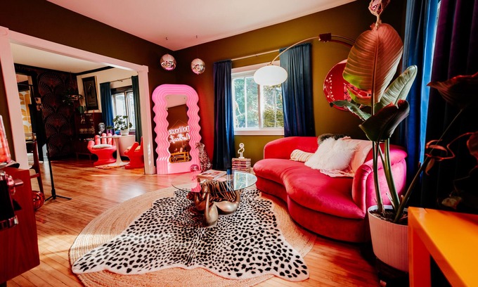 Northeast Minneapolis Arts District House | Vibes & Style at Dollhouse Northeast! Arts District Gem