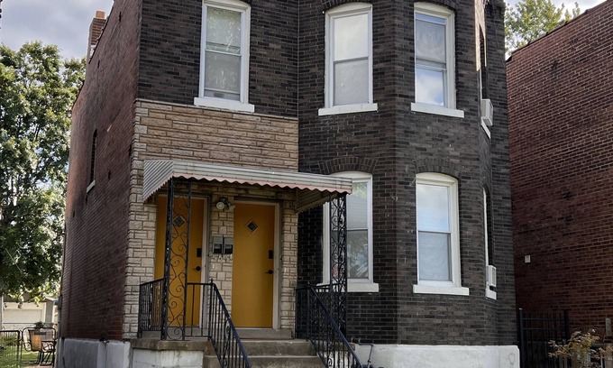 Southwest Garden House | Vibrant 2 bedroom Home by the Hill