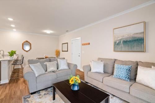 Triangle Apartment | Vibrant 2beds /2baths Casa