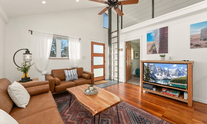 Martinez Park House | Vibrant Downtown Bungalow – Walk Everywhere!