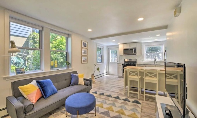 Winthrop Apartment | Vibrant Winthrop Apartment - Close to Ocean!
