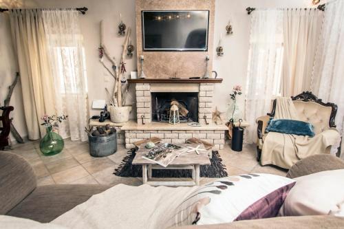 Chlomos House | Victor's Traditional House