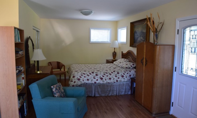 Metchosin Apartment | Victoria Area Oceanfront studio close to Royal Roads University &Pearson College