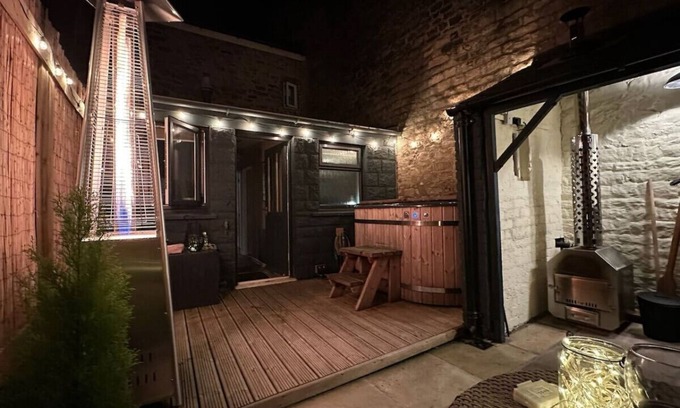 Barnard Castle Cottage | Victoria Cottage - lovely 1 bed retreat with hot tub