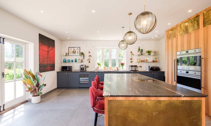 East Chinnock House | Victorian House, Gym, Games Room & 2 Acre Gardens