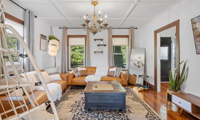 Westside Norwich House | Victorian 4BR/2BA Modern Home