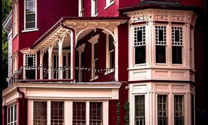 Jim Thorpe House | Victorian Balcony Level in the heart of historic Jim Thorpe
