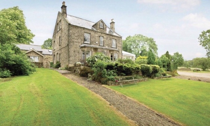 Woolley Moor House | Victorian Detached Stone Built ‘Gentleman’s Residence’ sleeps 6-13