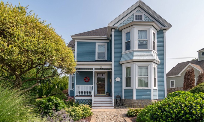 Ipswich Apartment | Victorian Getaway Close to Beach, Downtown and Train!