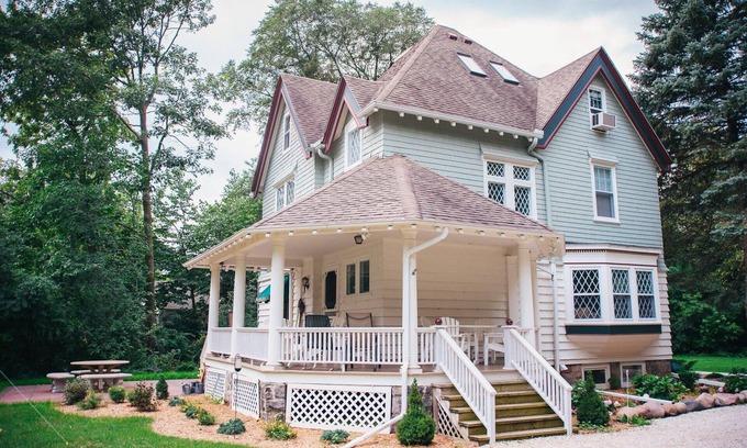 Oconomowoc House | Victorian Lake Home