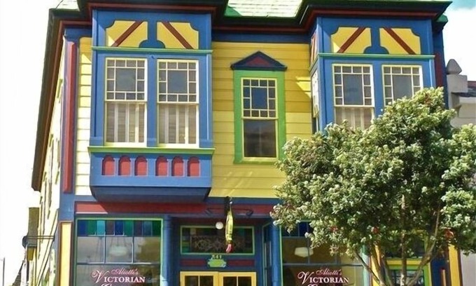 Pacific Grove House | Victorian Penthouse right in the heart of downtown and close to the beach