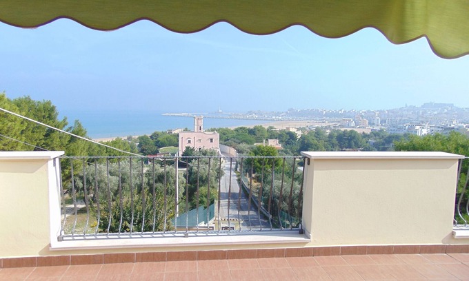 Chiesiola Apartment | Vieste apartment with sea view 200 meters from the beach