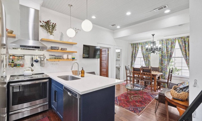 Milan House | View of St Charles Avenue from the balcony!