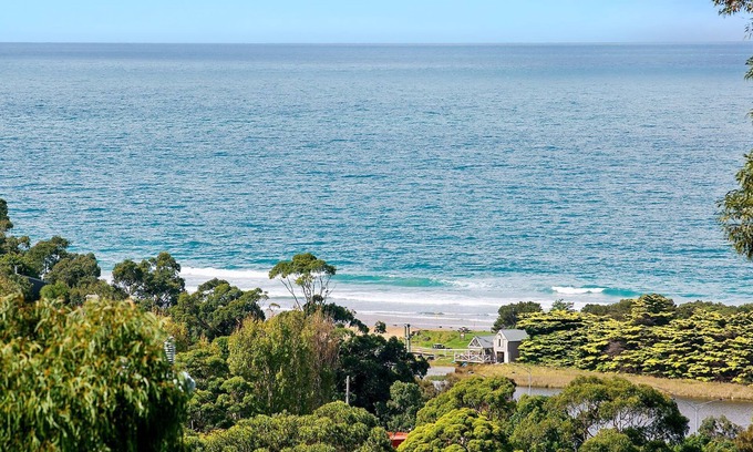 Lorne House | View of the Lorne ocean and the bush