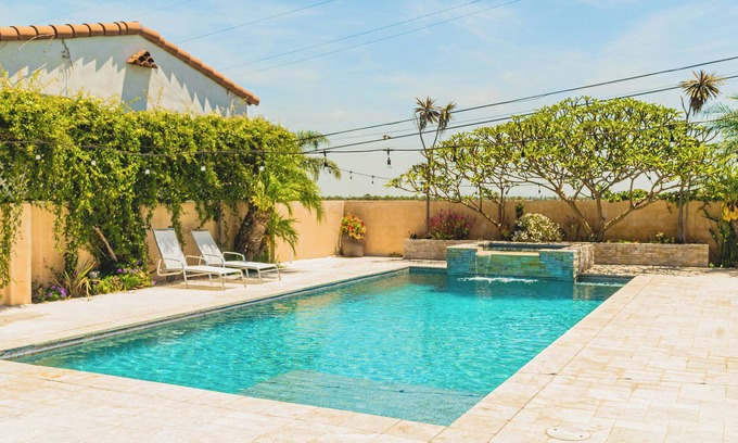 View Park-Windsor Hills Apartment | View Park Angeles with Private Pool