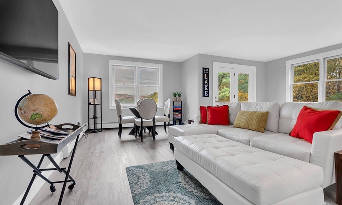 Harrison Condo | Views! Cozy, Private 3BR Condo with lake access!