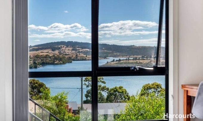 Primrose Sands Apartment | VIEWS ON FALCON : nPerfect for couples or solo travellers