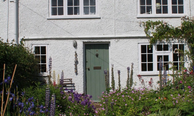Bramfield Cottage | Views over open farmland ideally situated for exploring the Suffolk coast