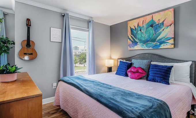 Rutledge Hill Condo | Views! Walk 2 Honkytonks! Free Parking