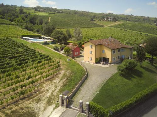 Santo Stefano Belbo Villa | Vigna Dell'Acqua