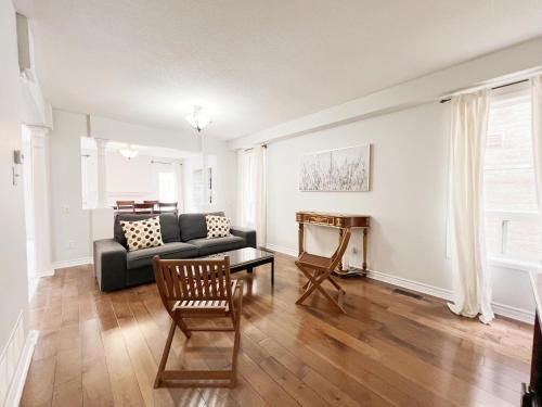 Vaughan House | Vihome-136-Charming and Tranquil Home Near HWY400 & Wonderland