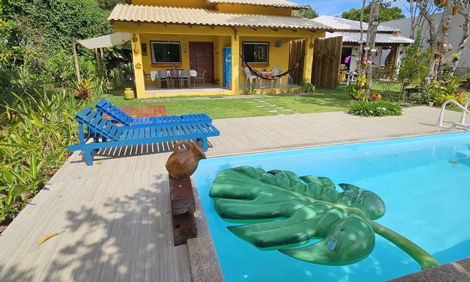 Prado House | Vila Axé Casa Amarela Guaratiba Prado/ba 2qts,ar,piscina,50m da Praia. 8 Pessoas