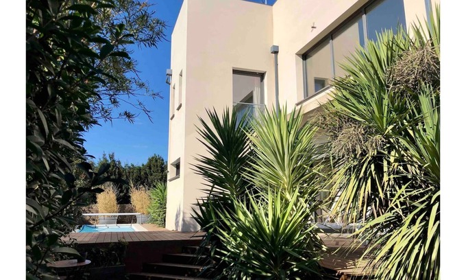 Villelongue-de-la-Salanque Villa | Villa Gloria. Magnificent villa with swimming pool