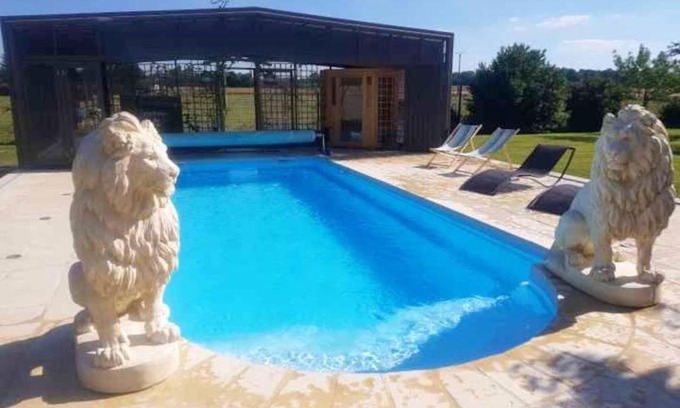 Saint-Clair-d'Arcey Villa | Villa élégante à Saint Clair-d'Arcey avec piscine privée
